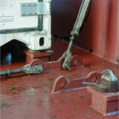 スプレッダーでコンテナを吊り上げる仕組み